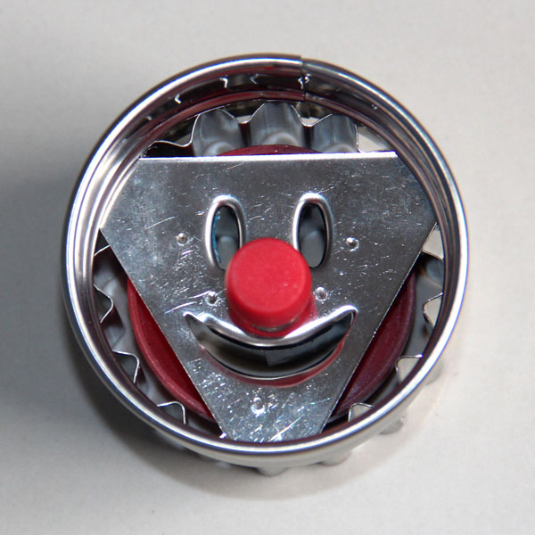 HB0422 Metal Smile Face Cutout Plunger Cutter Mold
