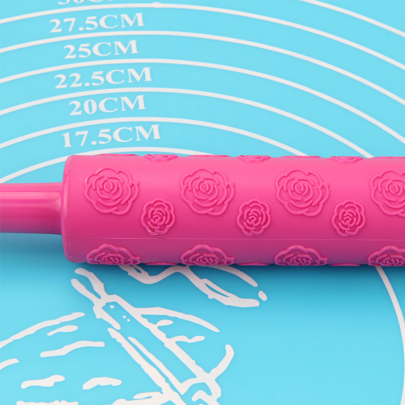 HB0480D  Small Plastic Rose Pattern Rolling Pin